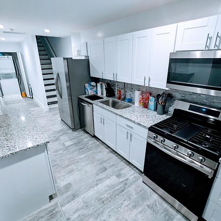 Luxurious 3 Bedroom Apt With A Beautiful Balcony Washington Phòng bức ảnh