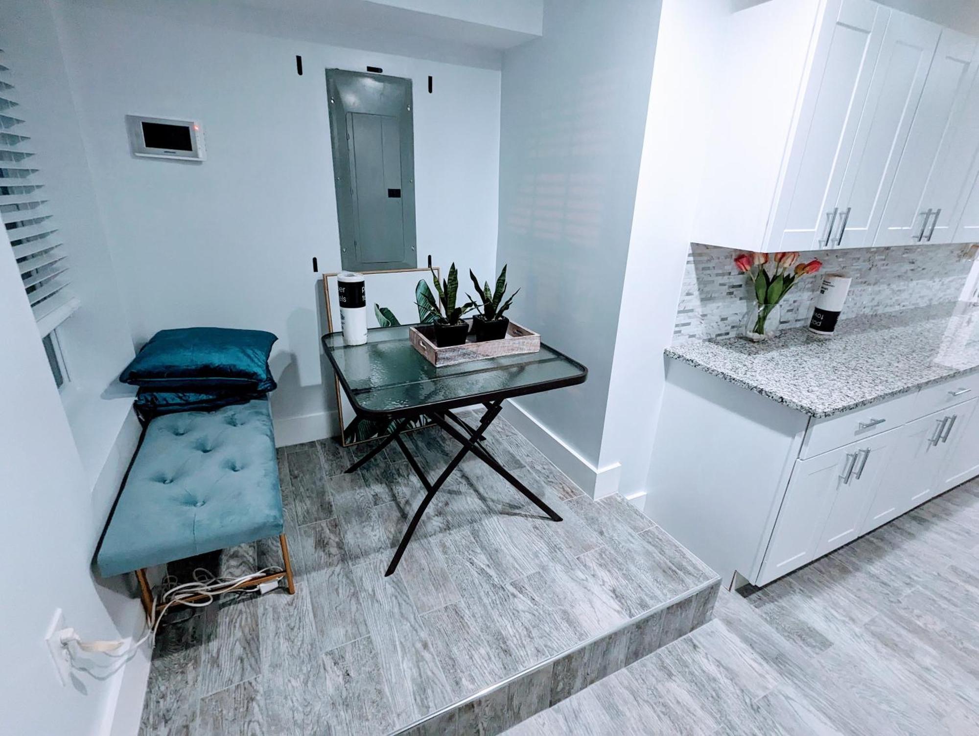Luxurious 3 Bedroom Apt With A Beautiful Balcony Washington Phòng bức ảnh