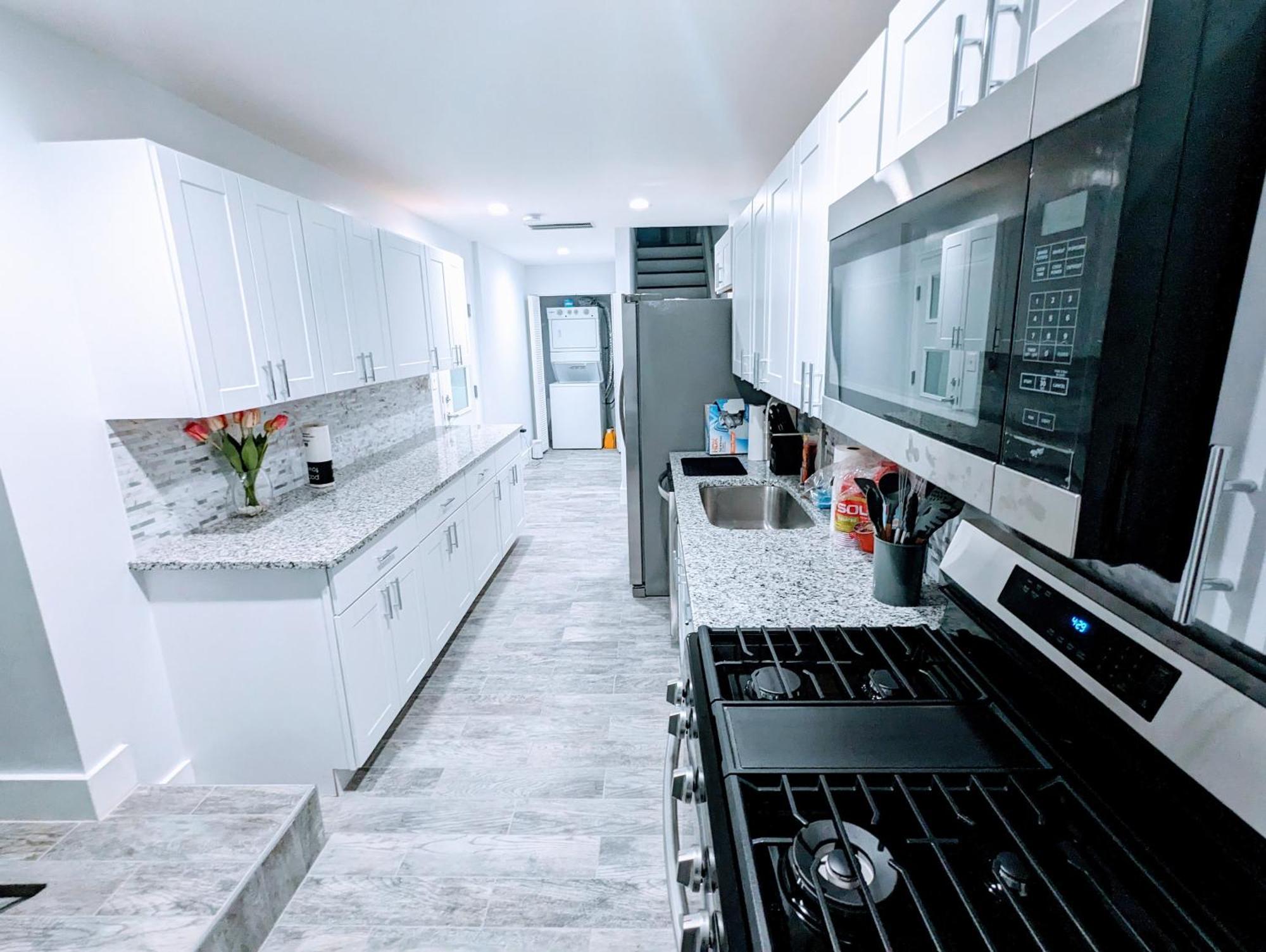 Luxurious 3 Bedroom Apt With A Beautiful Balcony Washington Phòng bức ảnh